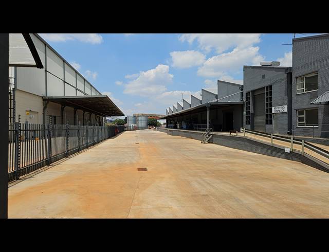 7,772M² WAREHOUSE TO LET IN ISANDO